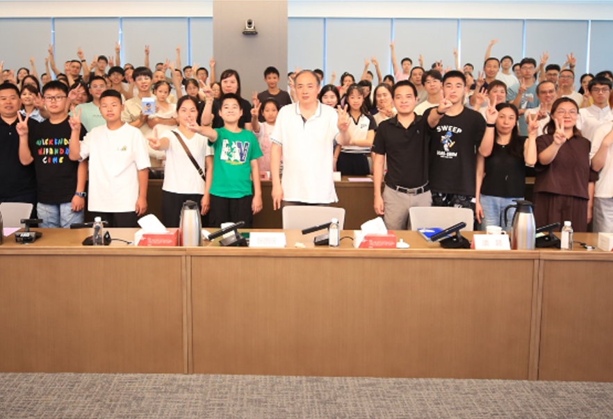 深圳长征娱乐家庭开放日 —— 一场充满欢笑与感动的“探秘”之旅！